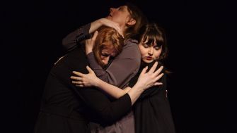 Change l’état d’agrégation de ta tristesse ou qui nettoie les traces de ta tristesse ? de Katja Brunner (CH)